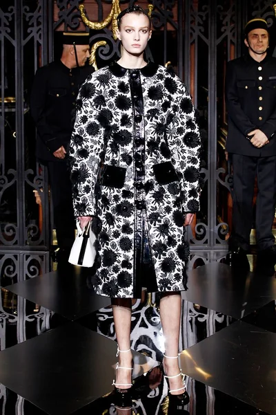 Look 54